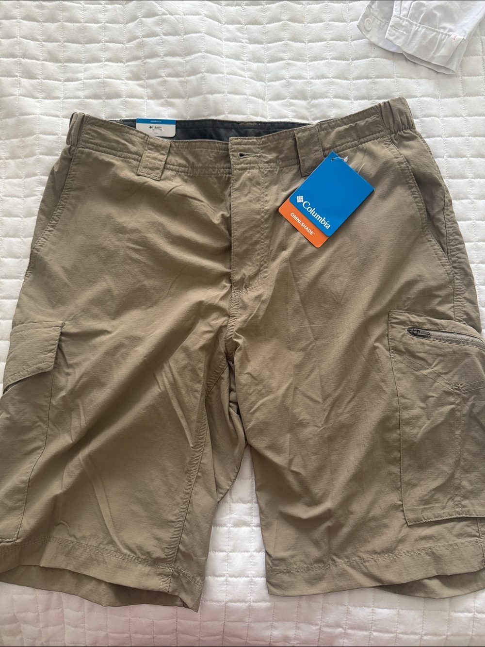 Columbia Men's Khaki Cargo Shorts with Multiple Pockets
